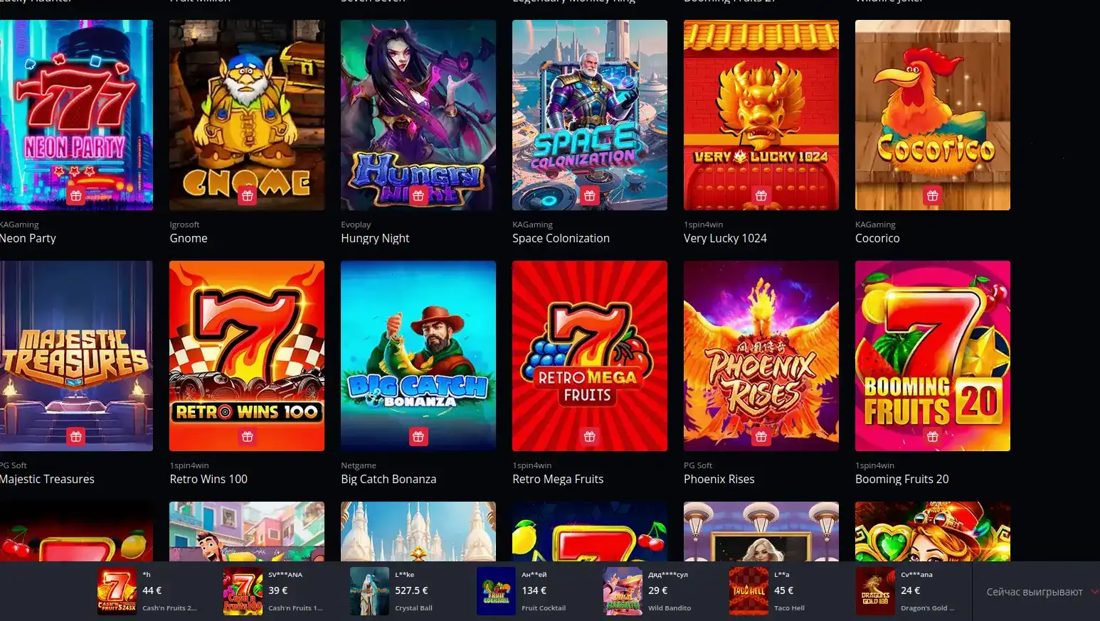 Интерфейс игрового зала Honey Money casino с слотами